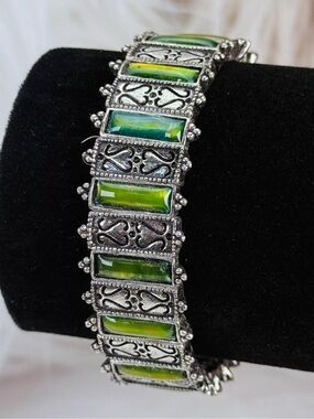 Vintage Silvertone and Green Stretch Bracelet